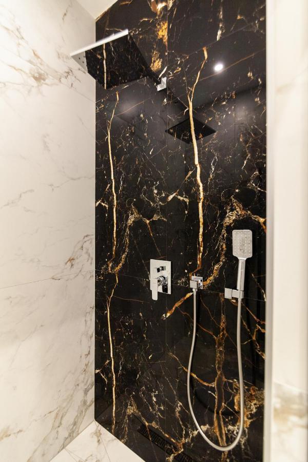 Aristo Jacuzzi Hotel 利沃夫 外观 照片