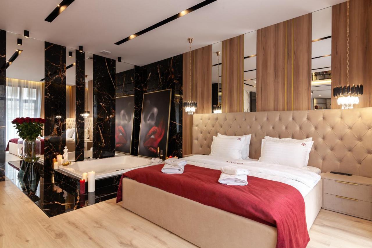 Aristo Jacuzzi Hotel 利沃夫 外观 照片