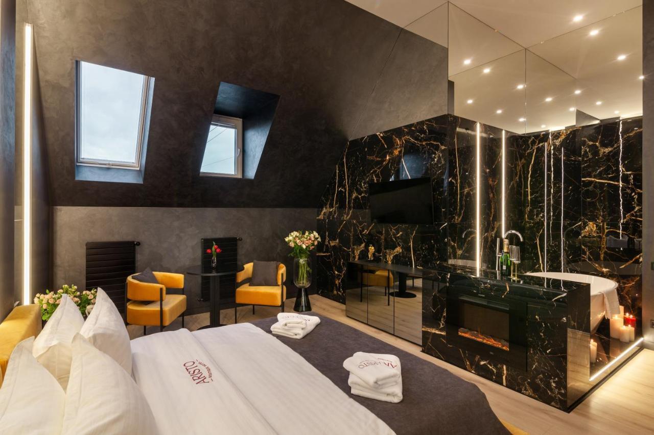 Aristo Jacuzzi Hotel 利沃夫 外观 照片