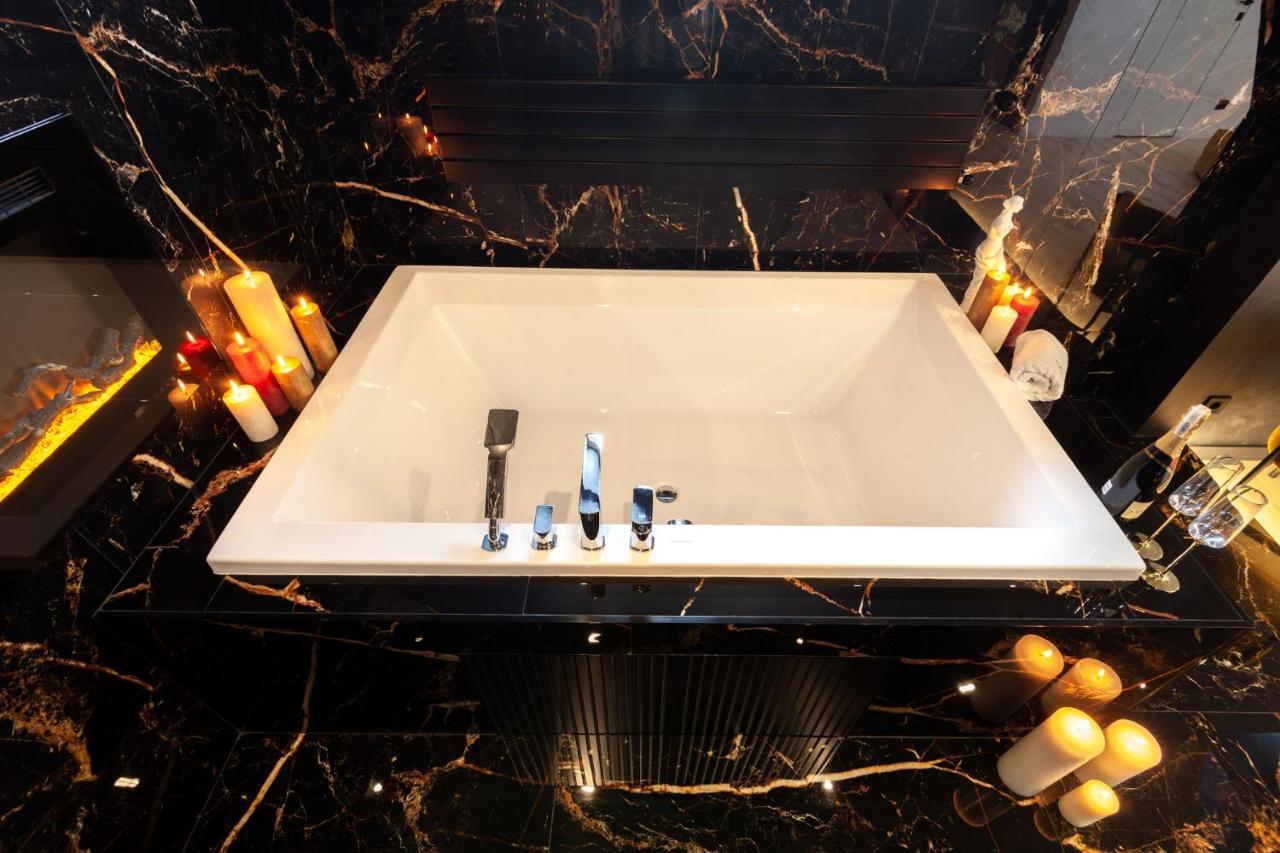 Aristo Jacuzzi Hotel 利沃夫 外观 照片