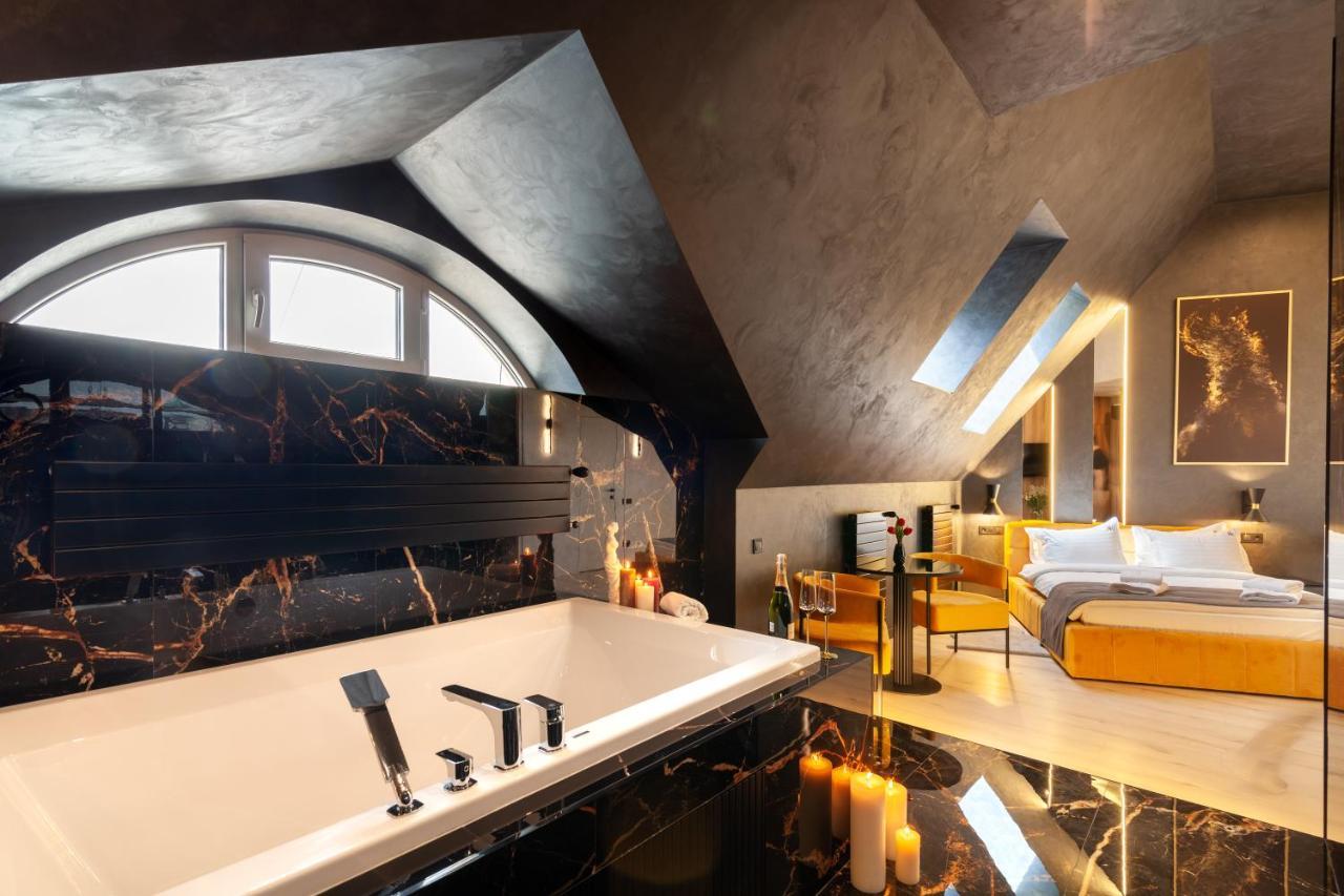Aristo Jacuzzi Hotel 利沃夫 外观 照片
