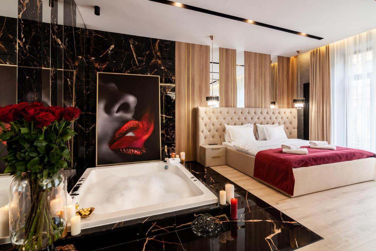 Aristo Jacuzzi Hotel 利沃夫 外观 照片