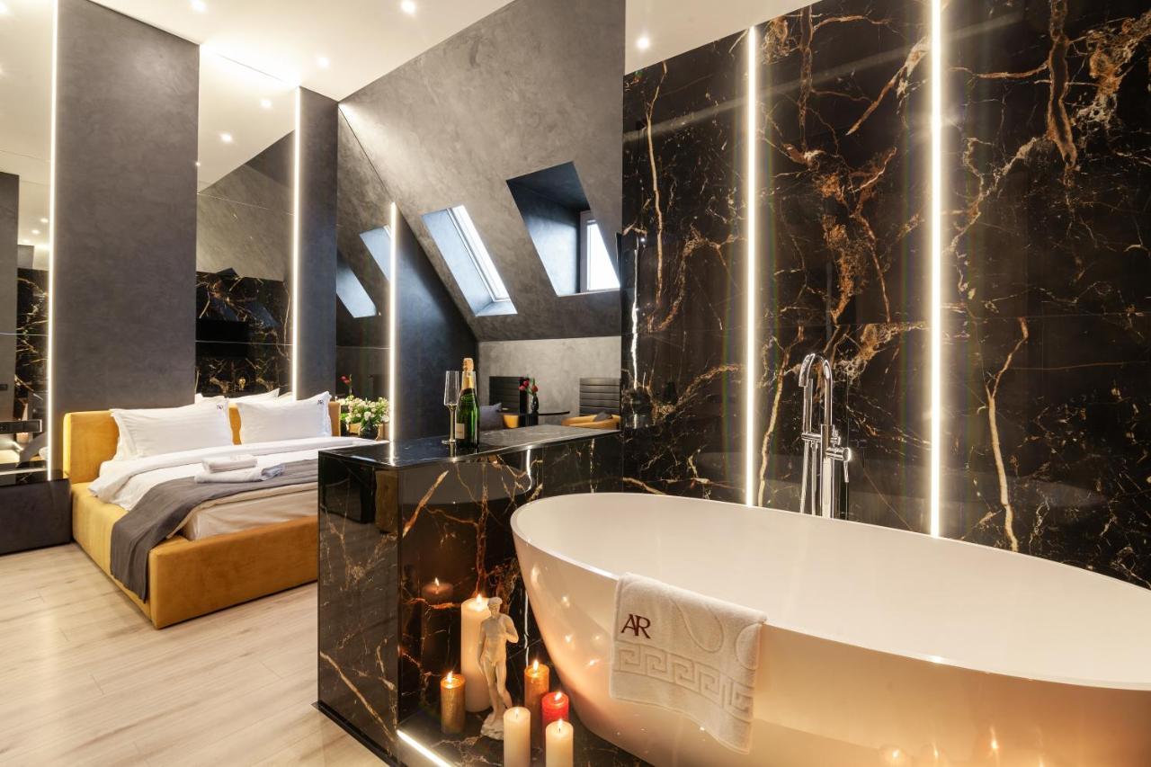 Aristo Jacuzzi Hotel 利沃夫 外观 照片