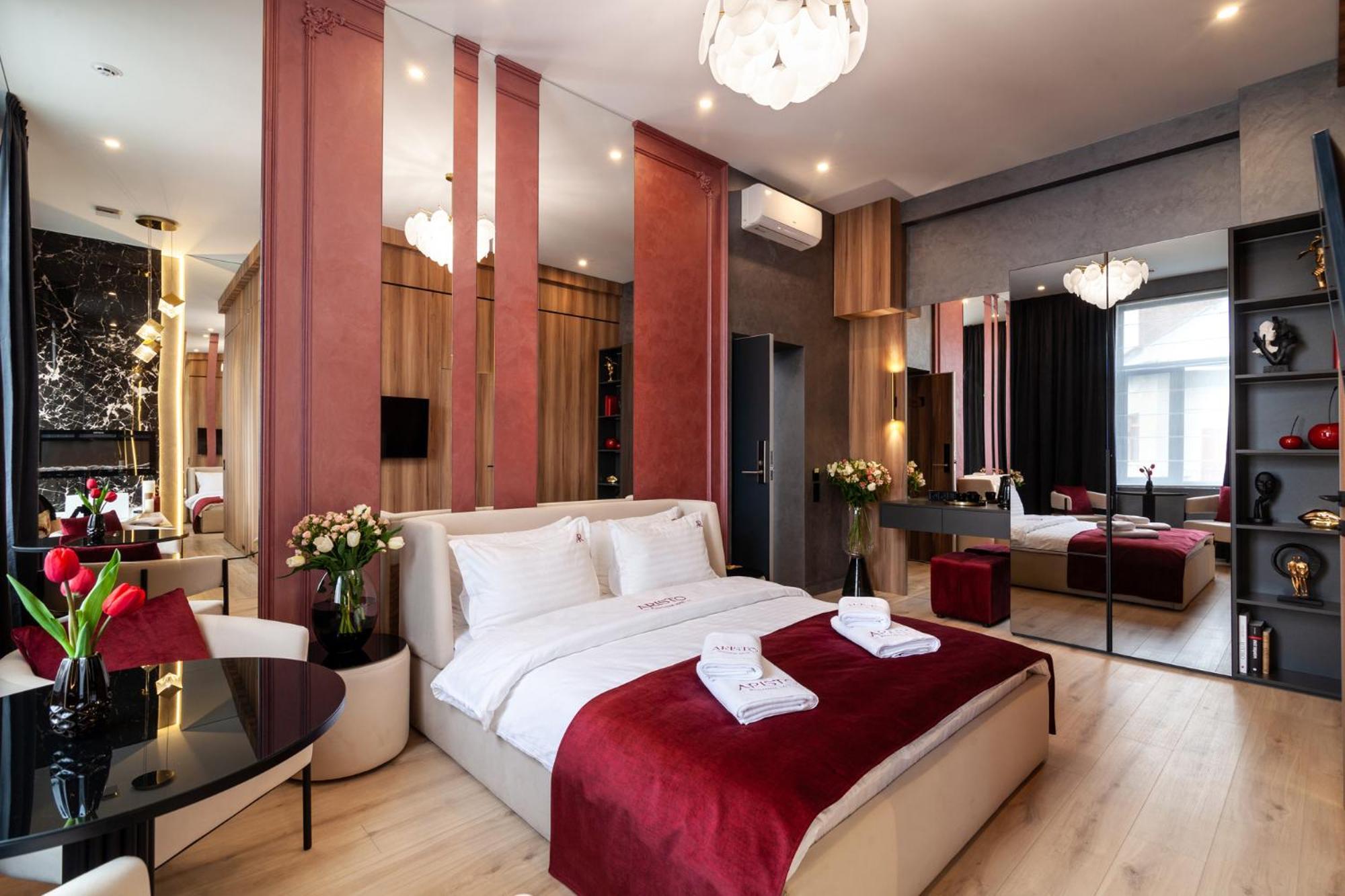 Aristo Jacuzzi Hotel 利沃夫 外观 照片