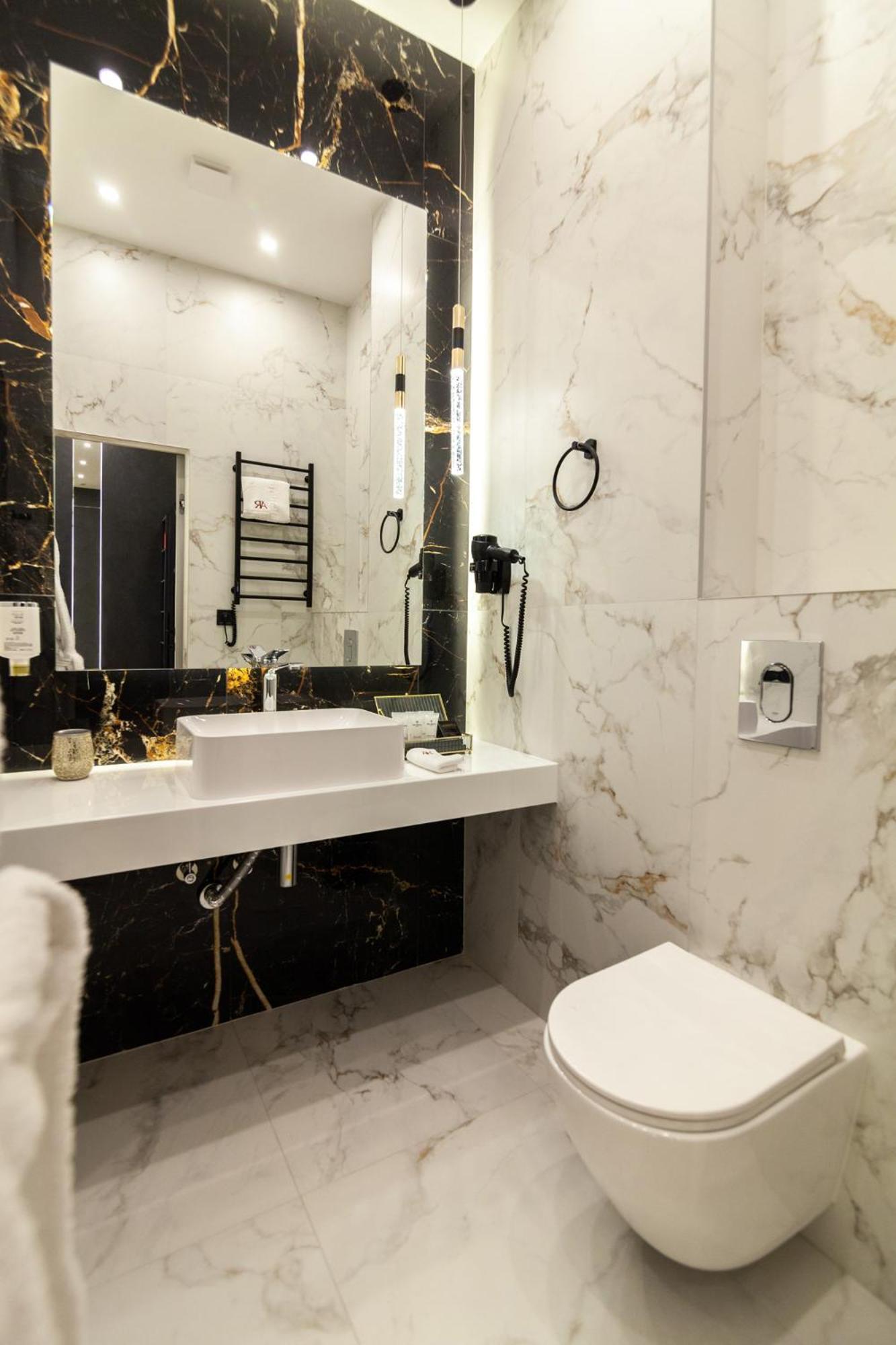 Aristo Jacuzzi Hotel 利沃夫 外观 照片