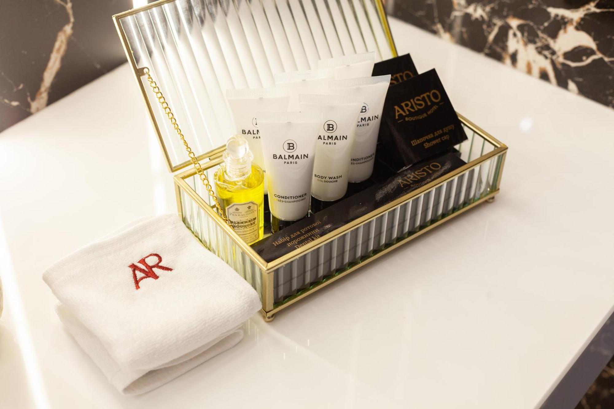 Aristo Jacuzzi Hotel 利沃夫 外观 照片