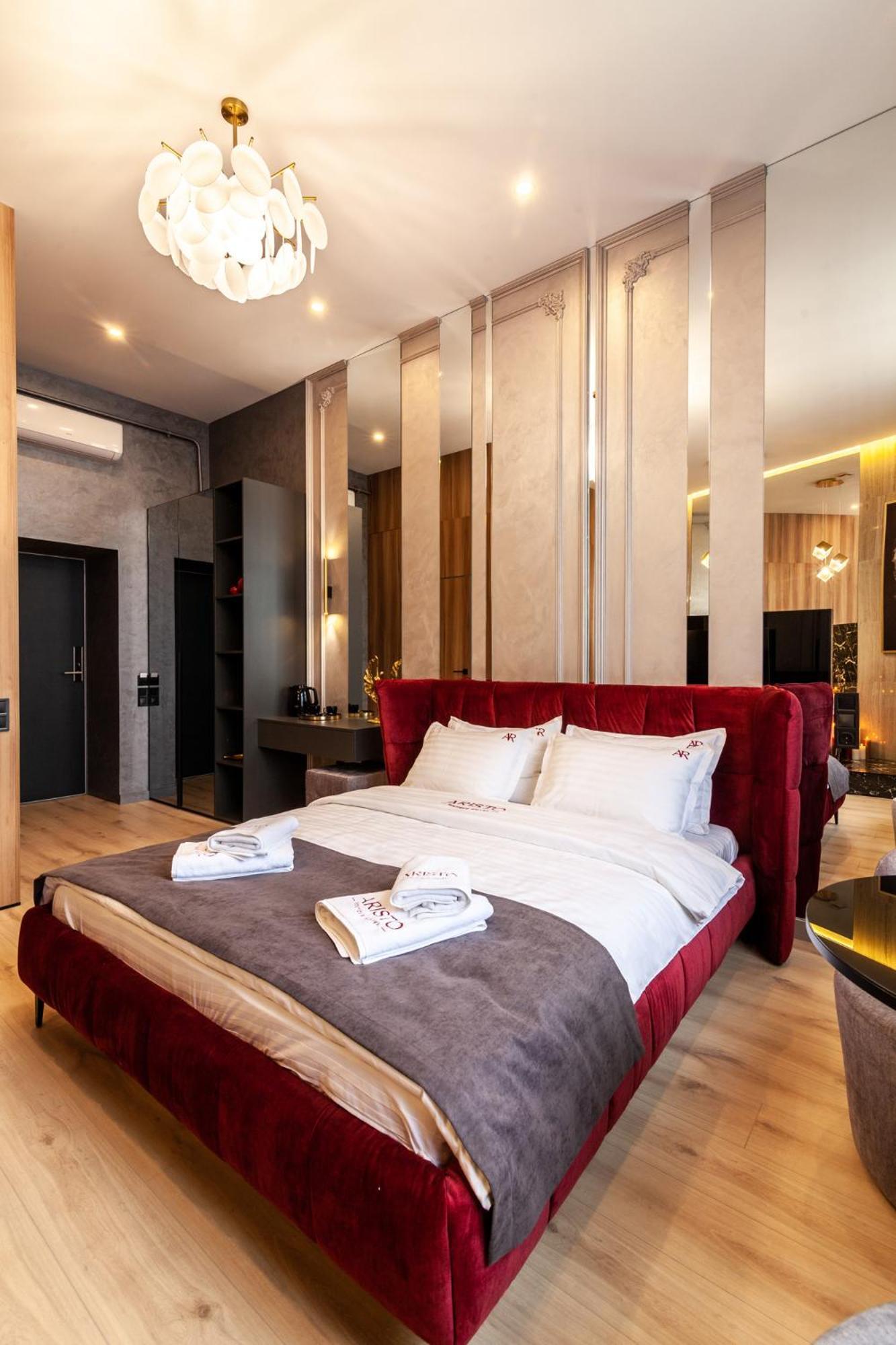 Aristo Jacuzzi Hotel 利沃夫 外观 照片