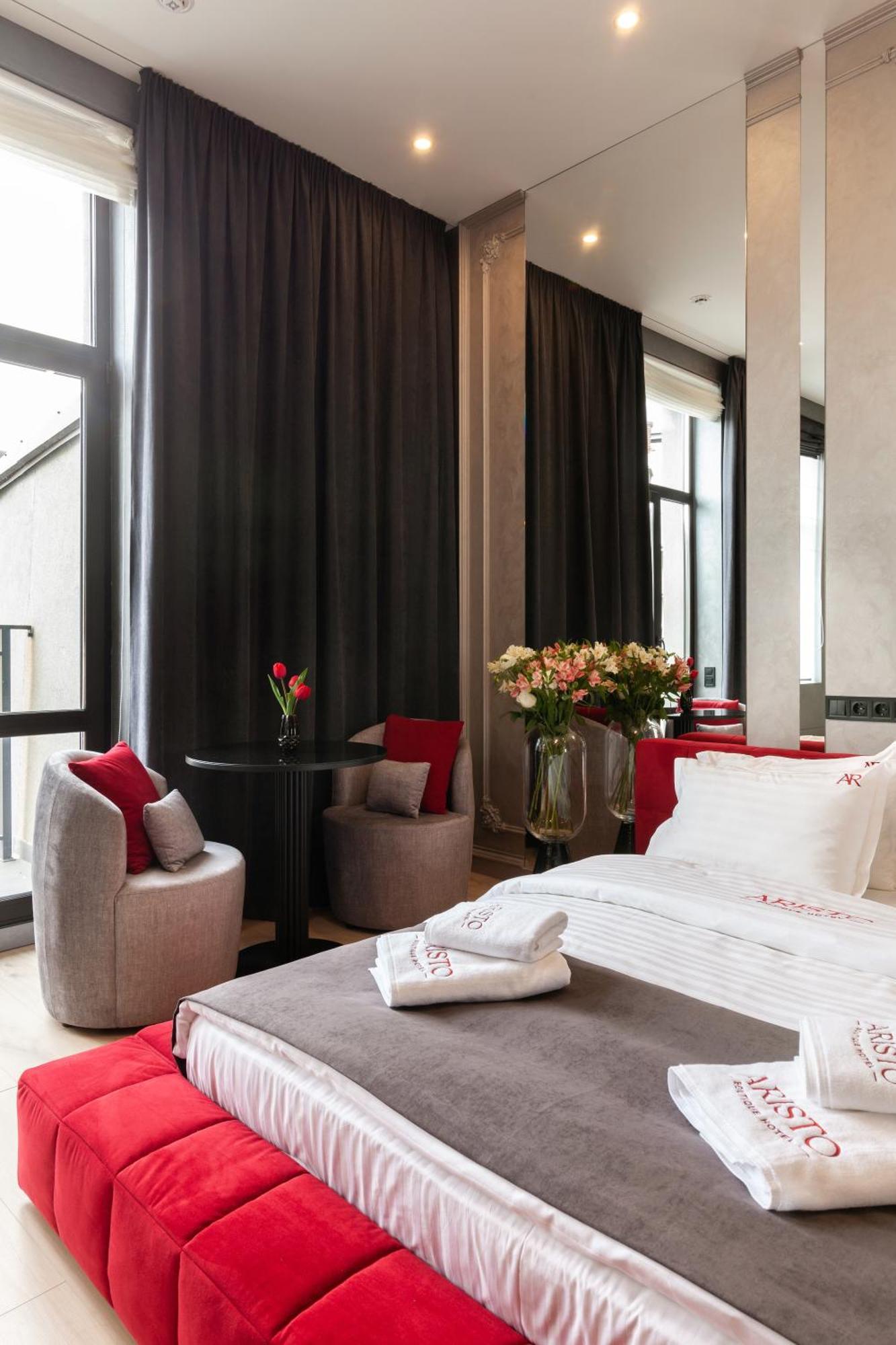 Aristo Jacuzzi Hotel 利沃夫 外观 照片
